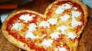 Pizza a forma di cuore foto