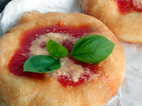 O sfizio d'a Notizia: apre il ristorante dedicato alla pizza fritta Foto